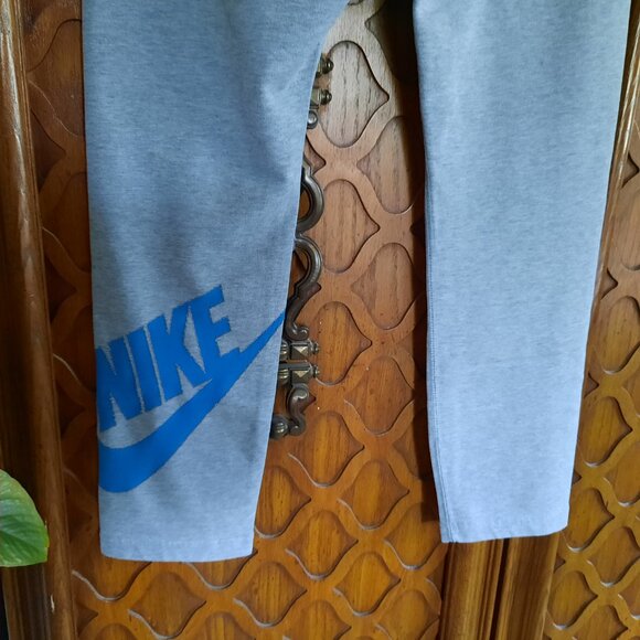 NIKE Sportswear Leg-A-See Graphic Logo Crop Leggings Style# 652478-006 - Size S - Picture 7 of 16